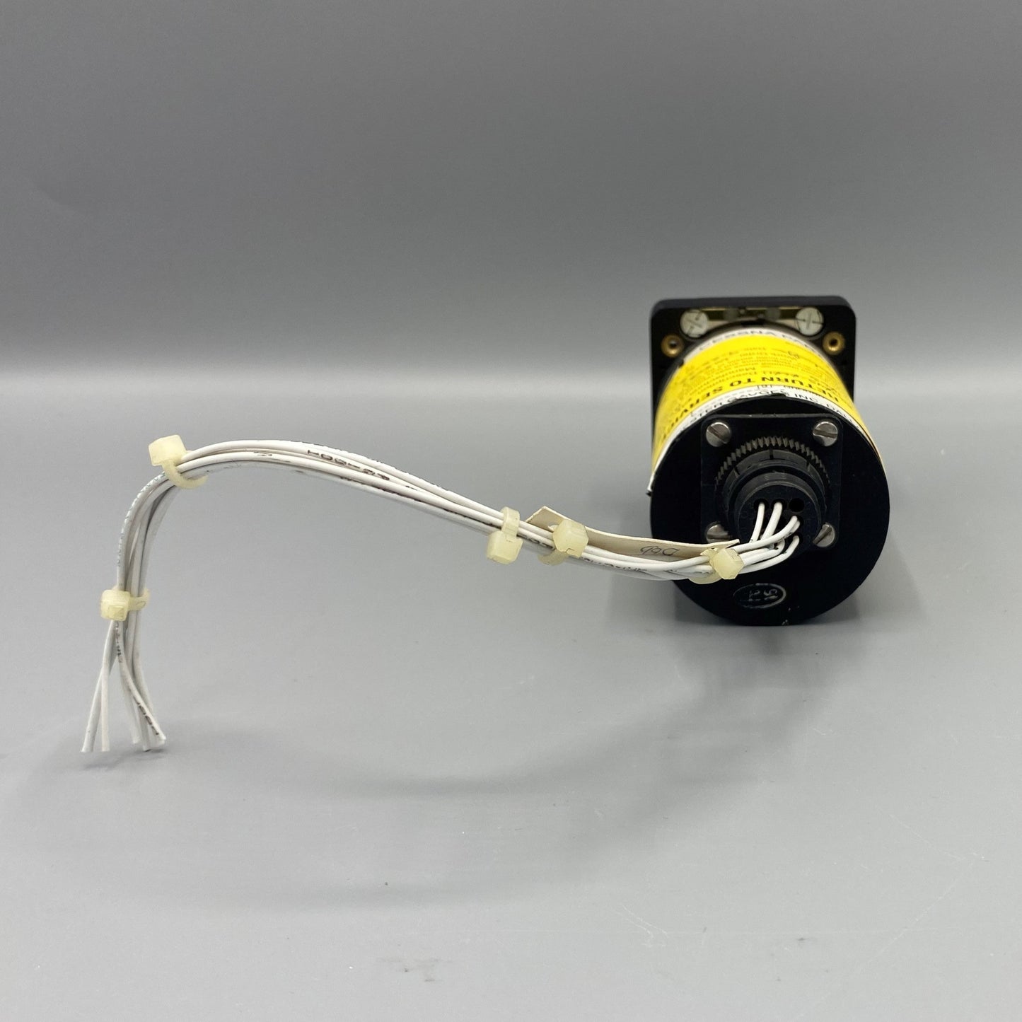 Cessna Dual Oil Temp / Pressure Gauge - Part Number: S3279-1, EG5045-06011