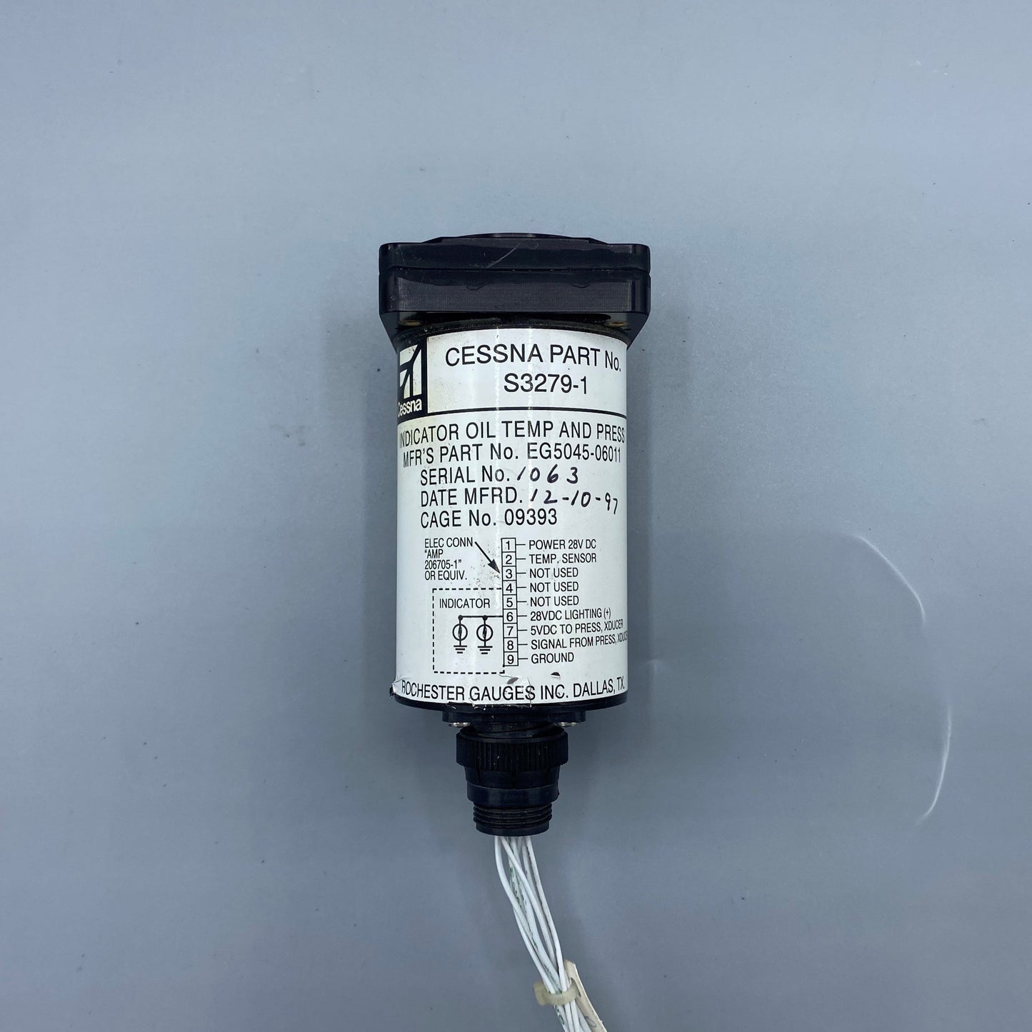 Cessna Dual Oil Temp / Pressure Gauge - Part Number: S3279-1, EG5045-06011