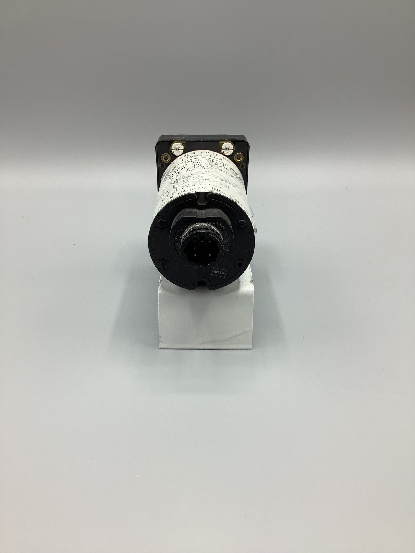 Cirrus Tachometer Instrument - Part Number: 13559-002