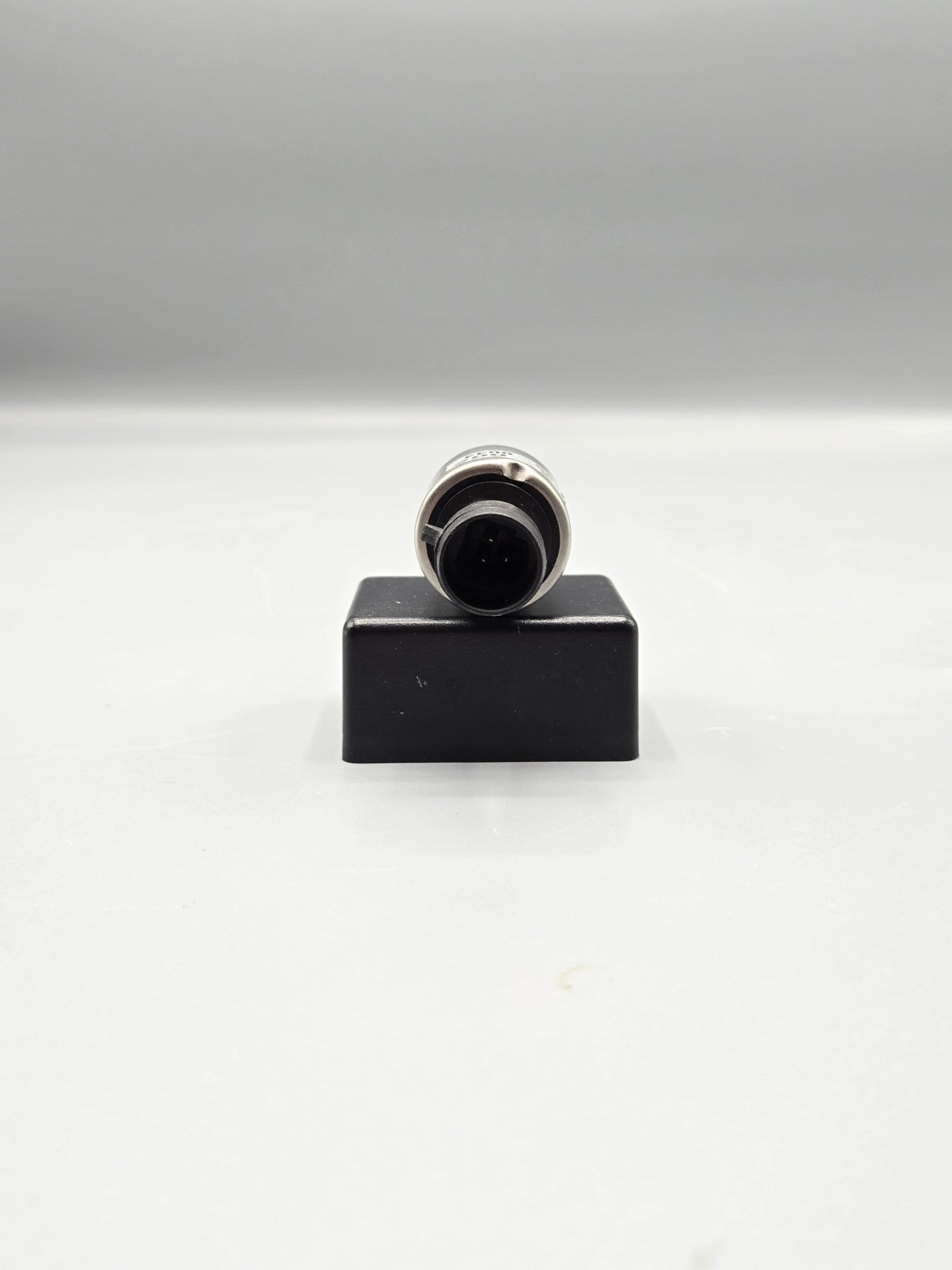Cirrus SR22 Oil Pressure Transducer - Part Number: 12635-002