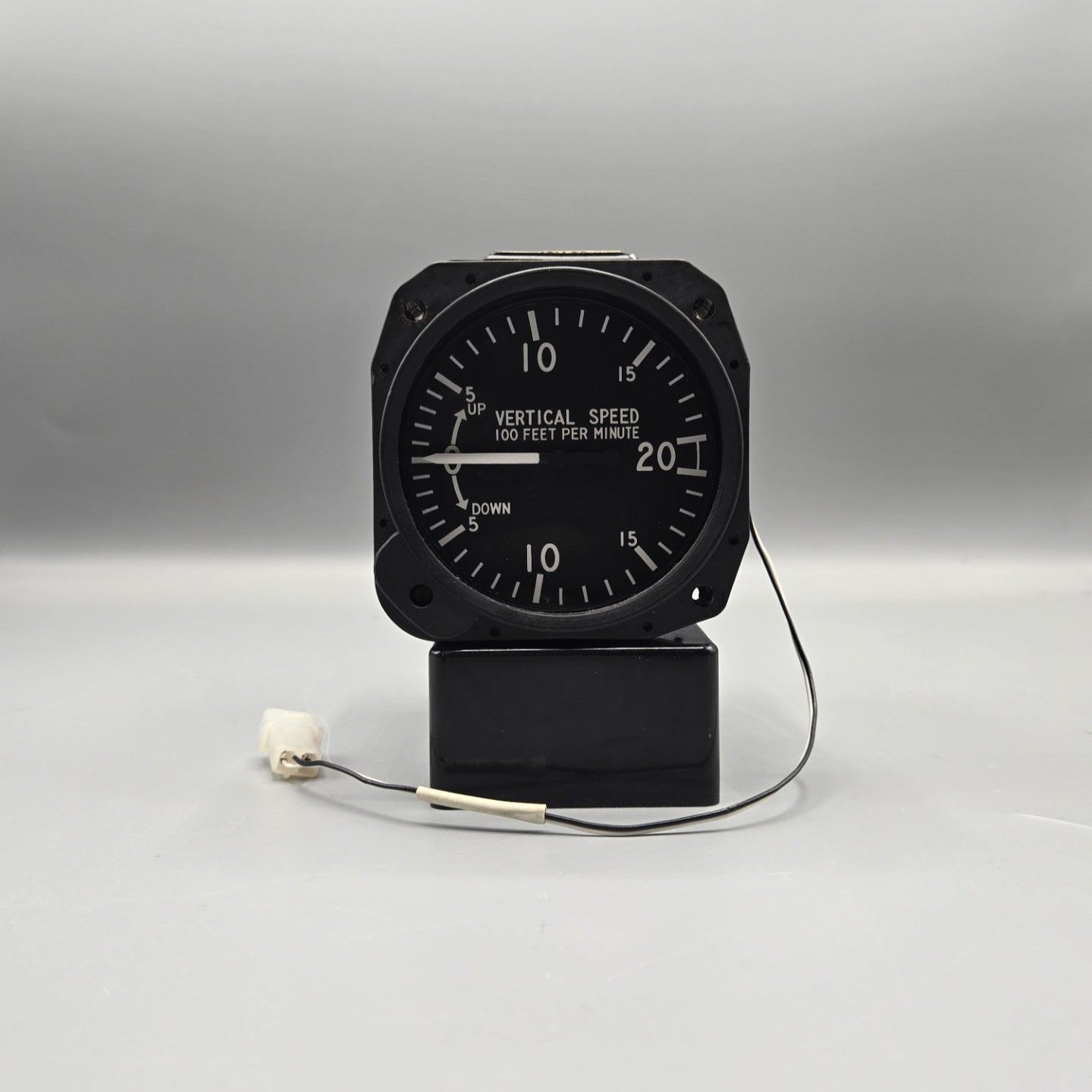United Instruments VSI - PN: 7000 (Code: C.83H) – Nexair AeroParts